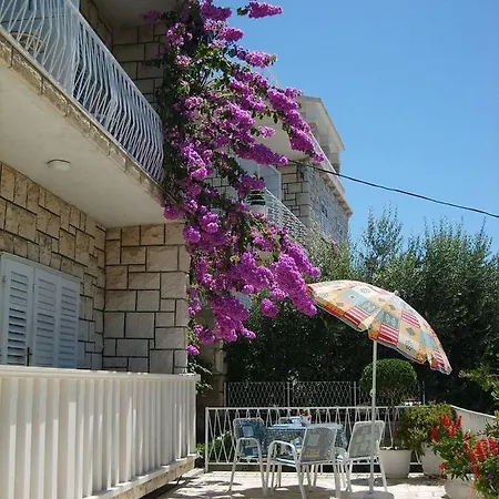 Ivana - With Parking Apartment Omis