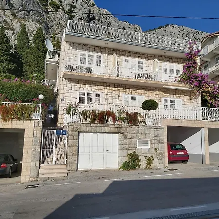 Ivana - With Parking Omis