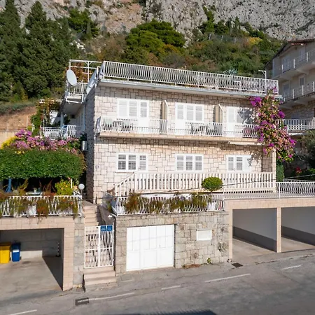 Ivana - With Parking Lejlighed