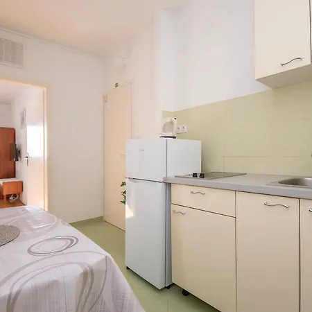 Ivana - With Parking Apartment Omis
