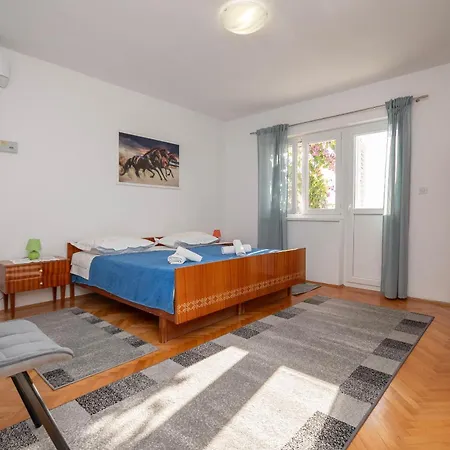 Apartment Ivana - With Parking Omis