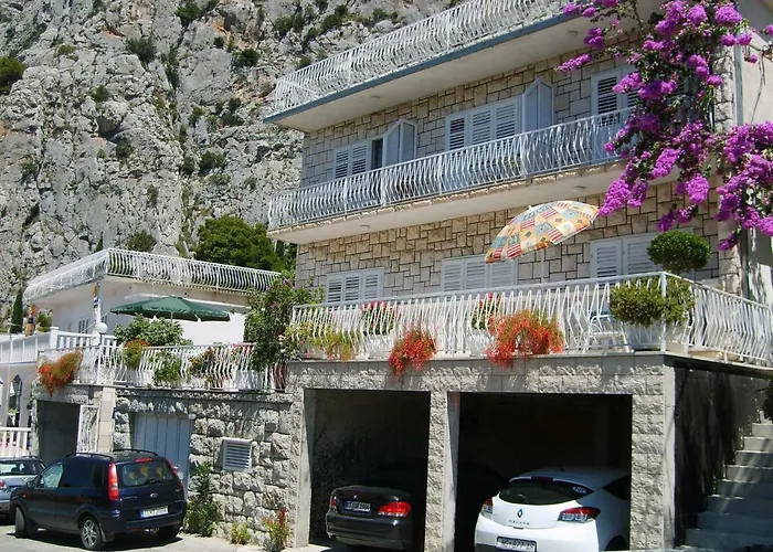 Ivana - With Parking Omiš